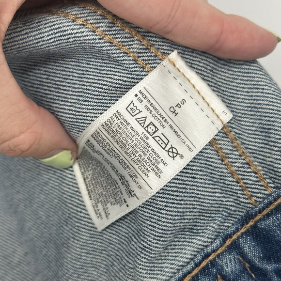 Old Navy Women's S- Denim Jacket Blue Medium Wash Lightly Distressed 100% Cotton - Picture 6 of 9